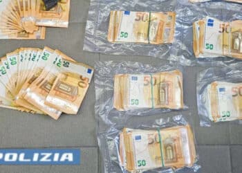 Blitz antidroga della polizia nel Medio Campidano: sequestrati 50 mila euro a San Gavino