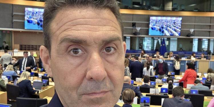 Vannacci gela gli studenti (anche i sardi): “Tre mesi di vacanza sono veramente troppi”