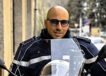 Perde il controllo della moto durante un inseguimento: agente di polizia muore a 39 anni