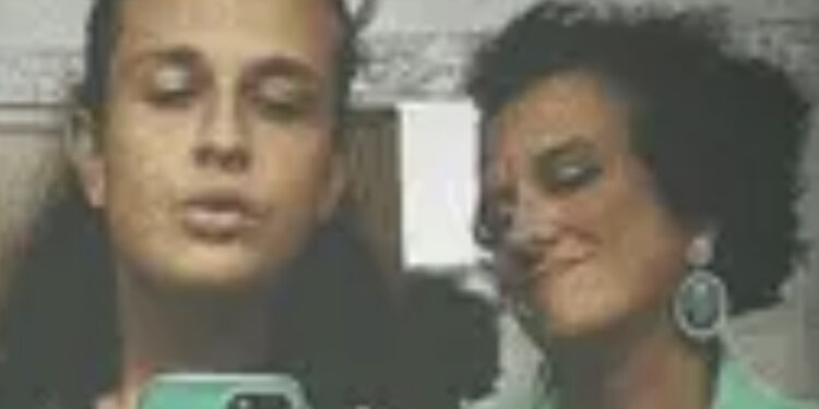 Uccide moglie e figlio a fucilate: “Mi sono liberato di loro”