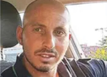 Poliziotto di 39 anni muore durante un inseguimento, il 27enne alla guida del Suv si scusa: “Non l’ho visto cadere”