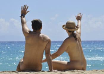 Pula, arriva la spiaggia per i naturisti: al mare nudi per vivere in armonia con la natura