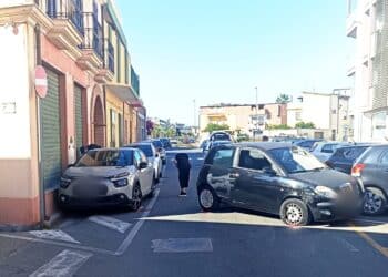 Monserrato, 70enne ubriaco alla guida perde il controllo del mezzo e finisce sui veicoli in sosta
