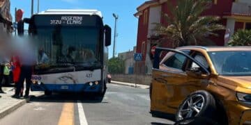 Assemini, grave incidente stradale: scontro tra auto e bus del Ctm
