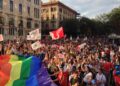 Sardegna Pride 2026, migliaia di persone a Cagliari per “La forza del disordine”: in mihliaia per le vie del capoluogo