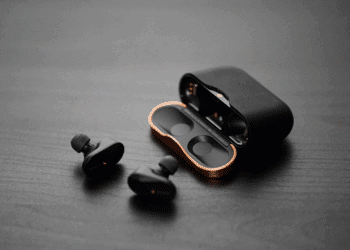 Ascoltare musica o podcast all’aperto senza la paura di rovinare dispositivi costosi