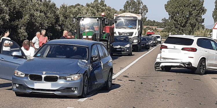 Scontro tra due auto sulla Ss 466, traffico paralizzato verso Serdiana e Dolianova