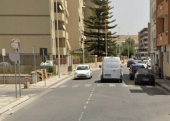 Quartu Sant’Elena, investita sulle strisce pedonali mentre attraversa la strada: giovane donna trasportata in ospedale