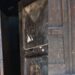 Siliqua, chiesa violata da ignoti: porta divelta e incisa con simboli volgari