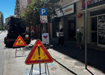 Cagliari, è rivolta contro le piste ciclabili in via Pergolesi: residenti furibondi, “Fermate tutto”
