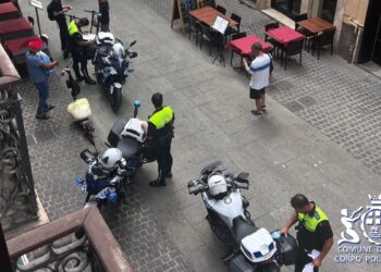 Cagliari, ruba il portafogli a una donna in via Baylle e scappa