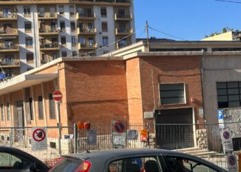 Cagliari, deserto San Benedetto: “Da dieci giorni zero operai, quello del mercato è un cantiere fantasma”
