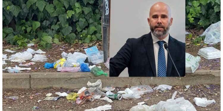 Cagliari, marciapiedi invasi dai rifiuti: “Zedda parla di sostenibilità con le piste ciclabili e non pulisce la città”