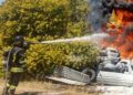 Capoterra, il fuoco vola altissimo e divora le carcasse di un’ex azienda: in azione i vigili del fuoco