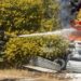 Capoterra, il fuoco vola altissimo e divora le carcasse di un’ex azienda: in azione i vigili del fuoco