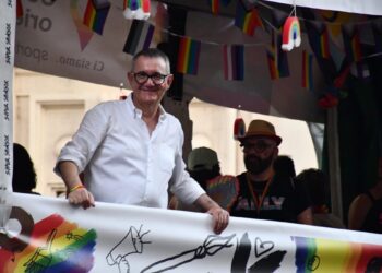 Comandini all’attacco: “Commenti vergognosi contro il Sardegna Pride, continuerò sempre a salire sui carri”