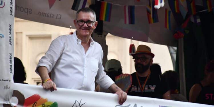 Comandini all’attacco: “Commenti vergognosi contro il Sardegna Pride, continuerò sempre a salire sui carri”