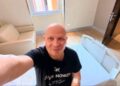Il parlamentare Deidda annuncia un percorso di cure: “Ridurrò gli impegni, ma continuo a lavorare”. E si mostra sorridente in un selfie