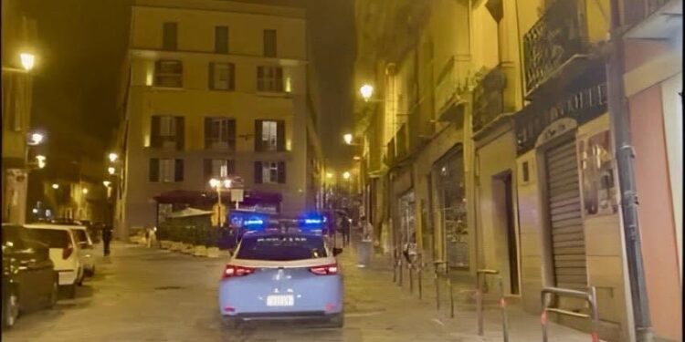 Colpo dei Falchi a Cagliari: arrestato il big delle spaccate a pasticcerie e pizzerie: si nascondeva dietro a una tenda