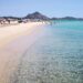 Tragedia in spiaggia a Monte Nai, muore per un malore fatale un uomo di 61 anni