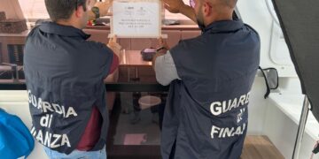Controlli sulle imbarcazioni di lusso a Olbia, sequestrato un catamarano del valore di oltre 600 mila euro: una denuncia per contrabbando