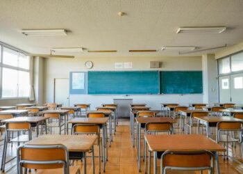  “Mi chiedono ogni giorno se mi sono diplomata, ma il mio diploma me l’hanno portato via”: il grido di una delle vittime sarde delle scuole paritarie