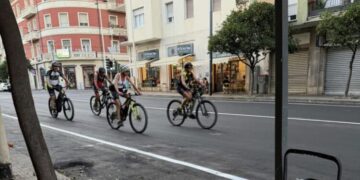 Cagliari, boom di firme contro le nuove piste ciclabili: quasi 4.600 adesioni in una settimana