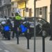 Cagliari, sorpassa auto e autobus sulla linea continua in viale Trieste: fermato dalla Polizia Locale, poi va al bar in attesa della multa