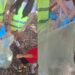 Guspini, piccoli al lavoro per ripulire dove i grandi sporcano
