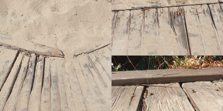A Chia passerelle in legno come trappole per bagnanti e disabili: “Hanno chiodi sporgenti e rischiano di sprofondare”