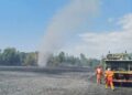 Serramanna, un vortice di fuoco davanti alle squadre antincendio: le immagini del rarissimo e pericoloso fenomeno (VIDEO)