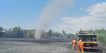 Serramanna, un vortice di fuoco davanti  alle squadre antincendio: le immagini del rarissimo e pericoloso fenomeno (VIDEO)