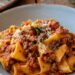 La cultura nel piatto, pappardelle al ragù: il sapore della pazienza