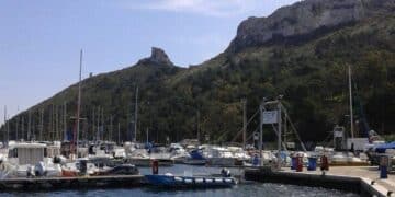 Cagliari, 13enne molestata a Marina Piccola da un uomo: salvata da due ragazze che l’hanno soccorsa