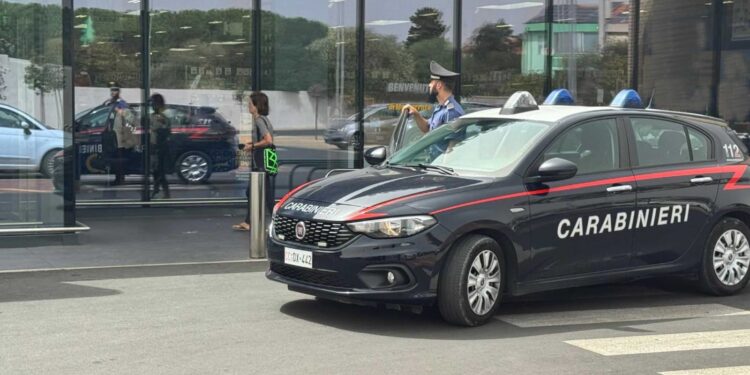 Cagliari: tenta un furto in un supermercato e spintona un dipendente, poi ruba in una farmacia