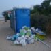 Chia, cumuli di rifiuti accolgono i bagnanti a Campana Pontile