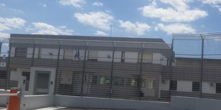 Incendio al Cpr di Macomer: “Lasciati soli dalla politica, basta emergenze ora servono interventi urgenti”