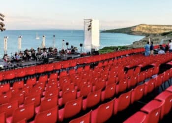 Corista cade durante le prove, sequestrato il palco dell’Anfiteatro di Tharros