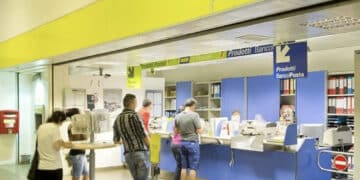 Serrenti, pochi fondi in cassa alla Posta e anziani costretti a spostarsi a Samassi: “Chi non può cosa fa?”