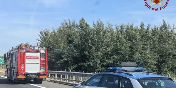 Auto si ribalta in autostrada: muore una bimba di 8 anni