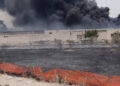Monserrato, fuoco a ridosso delle case: il fumo invade la 554, traffico rallentato (VIDEO)