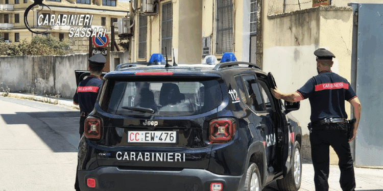 Olmedo, accoltella un giovane durante una lite in un bar: minorenne in arresto per tentato omicidio