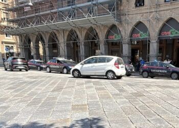 Cagliari, blitz delle forze dell’ordine in via Roma, un furto sotto i portici ha fatto scattare l’allarme