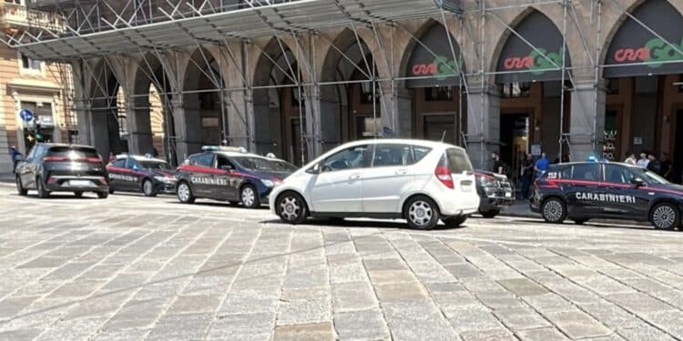 Cagliari, blitz delle forze dell’ordine in via Roma, un furto sotto i portici ha fatto scattare l’allarme