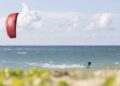 Masainas, giovane bagnino salva la vita a un 51enne dopo un grave incidente di kitesurf