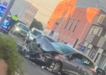 Cagliari, terribile schianto in via Bacaredda: auto distrutta e traffico in tilt