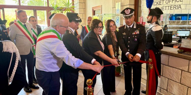 Barumini, oltre 500 visitatori per la mostra dei carabinieri contro la violenza