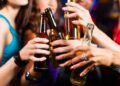 Poetto di Quartu, la movida dei minorenni all’insegna di fiumi di alcol e il silenzio che preoccupa