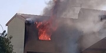 Sanluri, esplode una bombola di gas: casa in fiamme, miracolosamente nessuno è rimasto ferito