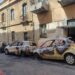 Cagliari, fiamme in via Ada Negri: 5 auto distrutte, verifiche strutturali sulla facciata di una palazzina
